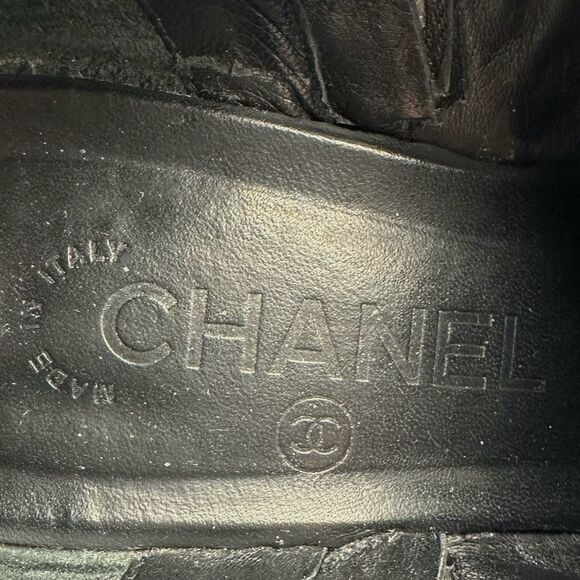 CHANEL Black CC Logo Quilted Ankle Boots Size 39 Velvet Cap Toe Zip Moto Leather - Picture 11 of 13